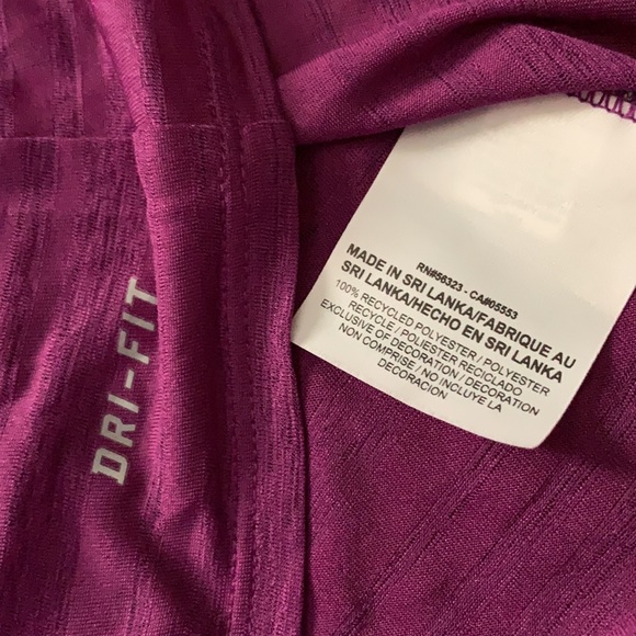 Brand new, tags on, awesome Nike workout top! - Picture 7 of 8